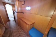 catana-431-int-companionway-2